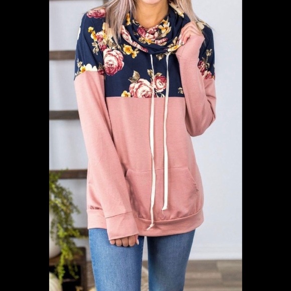 ✨LAST ONE!✨ Mock neck floral pullover - Picture 3 of 6